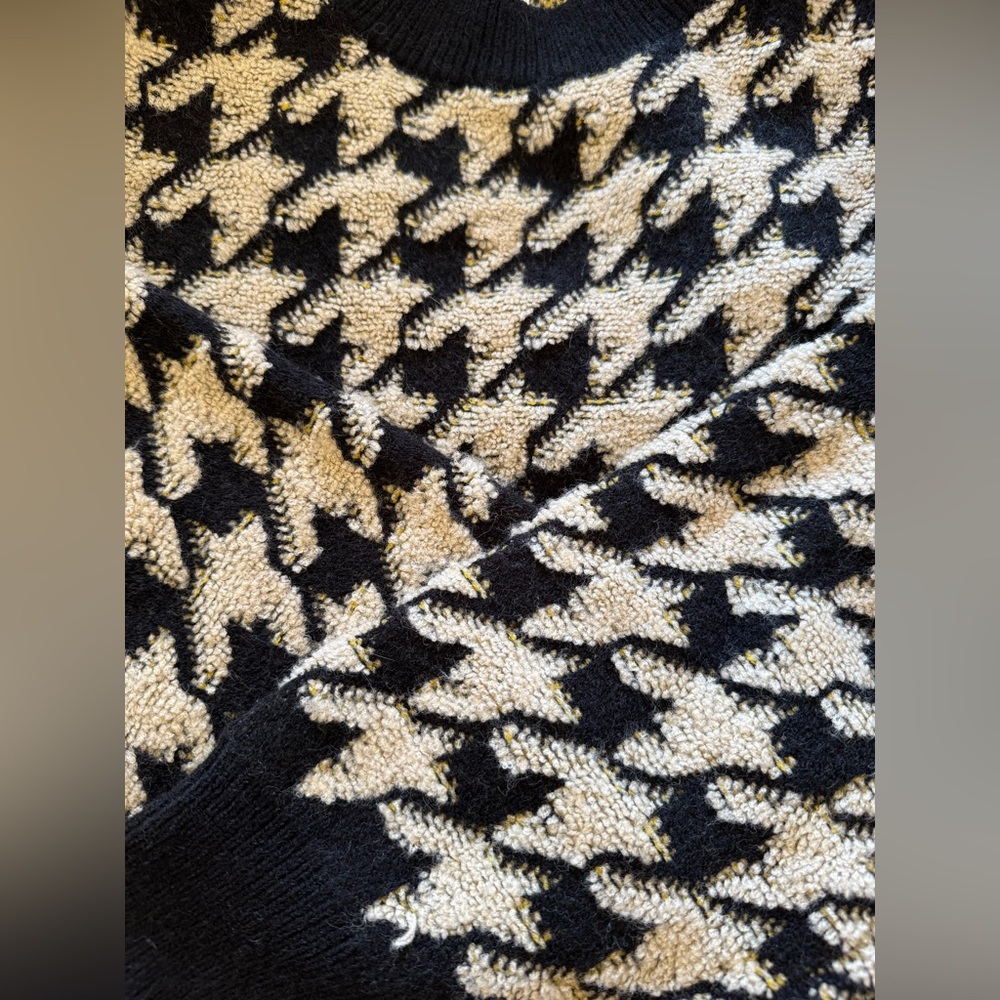 Max Studio Houndstooth Sweater, Large - image 5